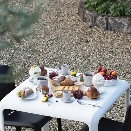 Bed & Breakfast Bee Happy - *